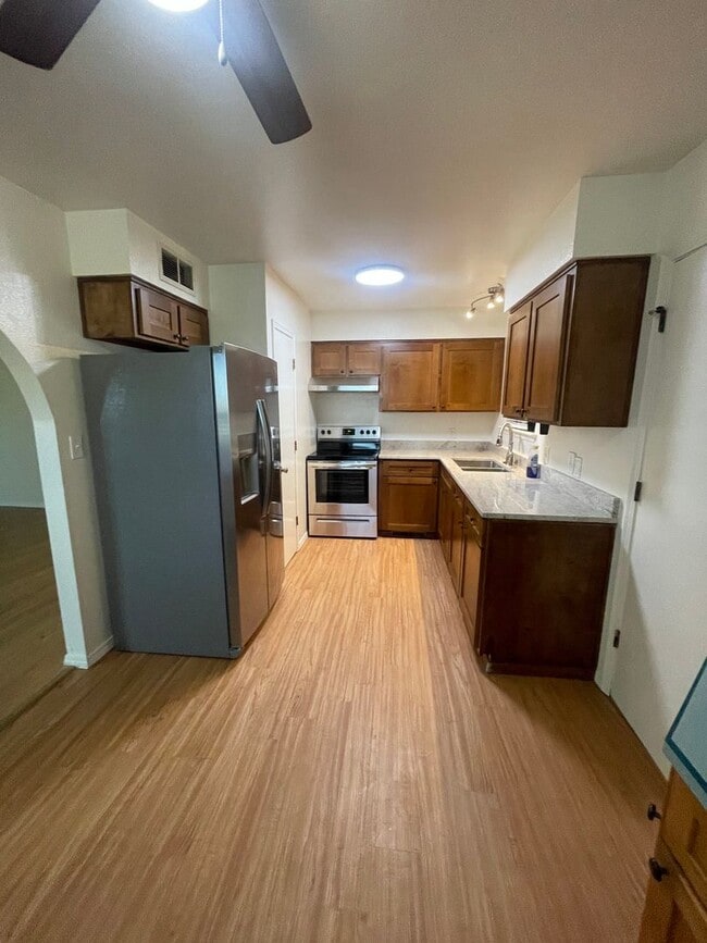 Building Photo - Newly updated & Ready to move in - 3 bdr, ...