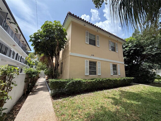 Building Photo - 518 Santander Ave