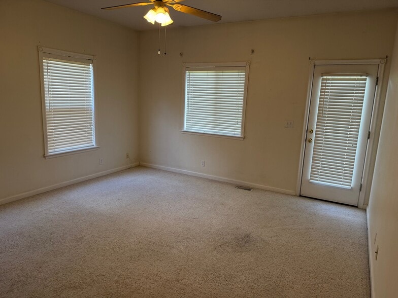 Building Photo - 14170 W Guinness Ct