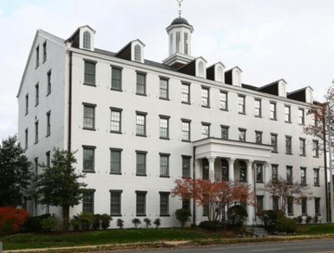 Building Photo - Luxury Loft in historic setting