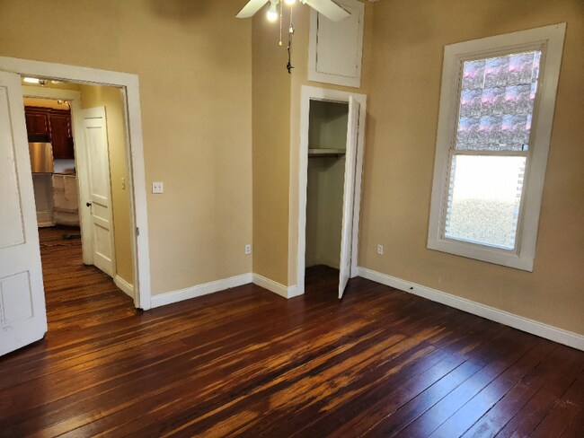 Building Photo - 136 E Washington St