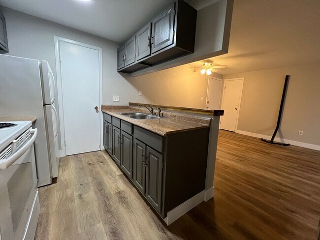 Building Photo - Mathews634 (KC-JF-NB)