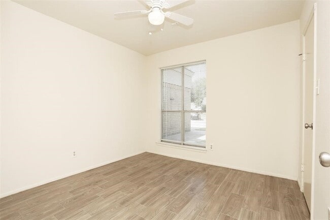 Building Photo - 1302 Silver Morning Dr