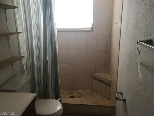 Building Photo - 1069 Southdale Rd