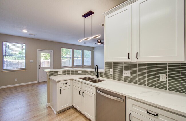Building Photo - 17230 Oakwood Chase Dr