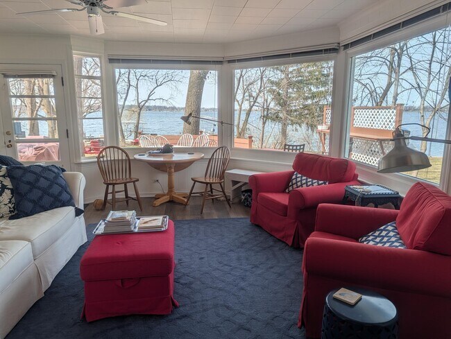 Building Photo - 1415 S Shore Dr