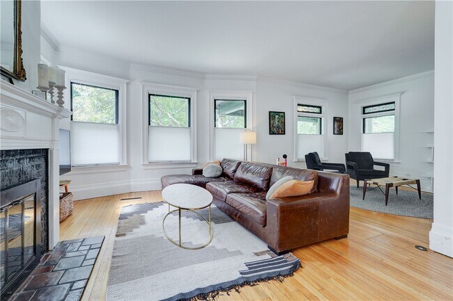 Building Photo - 18 Sibley Pl