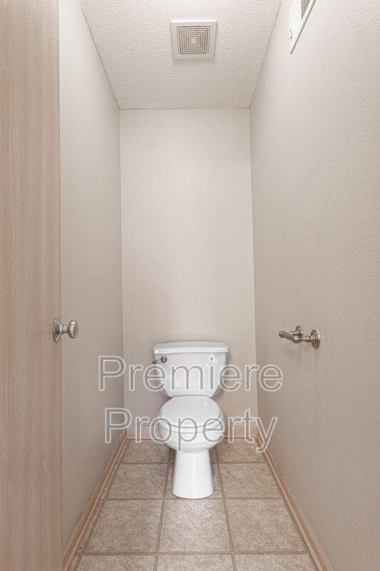 Building Photo - 8119 N Elmwood Ave