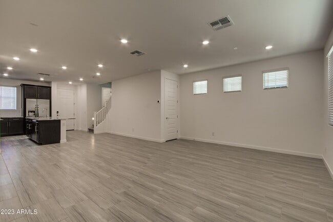 Building Photo - 1087 E Chapman Dr