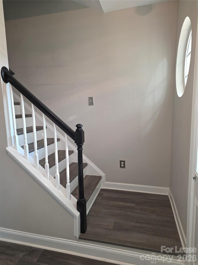 Building Photo - 935 Woodington Ln
