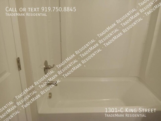 Building Photo - 1301 King St
