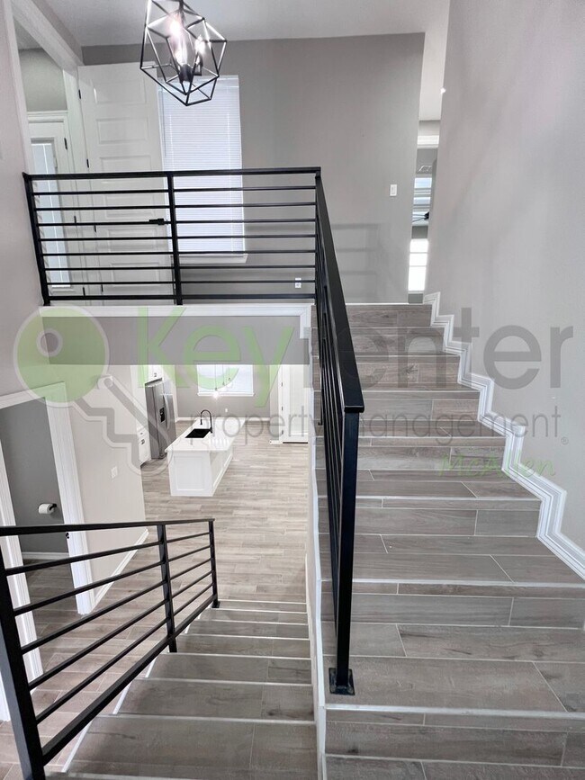 Building Photo - Stunning 3- bed/ 2.5 upgraded luxury townhome in Pharr at a Reduced Price