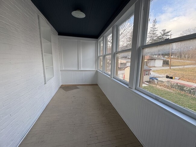 Building Photo - 342 N Newberry St