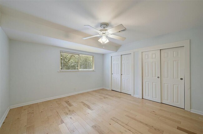 Building Photo - 5330 Balcones Dr