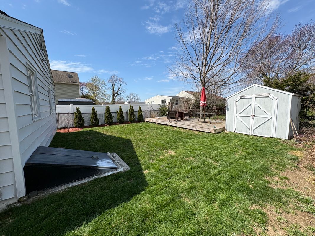 Building Photo - 82 Parker Ave