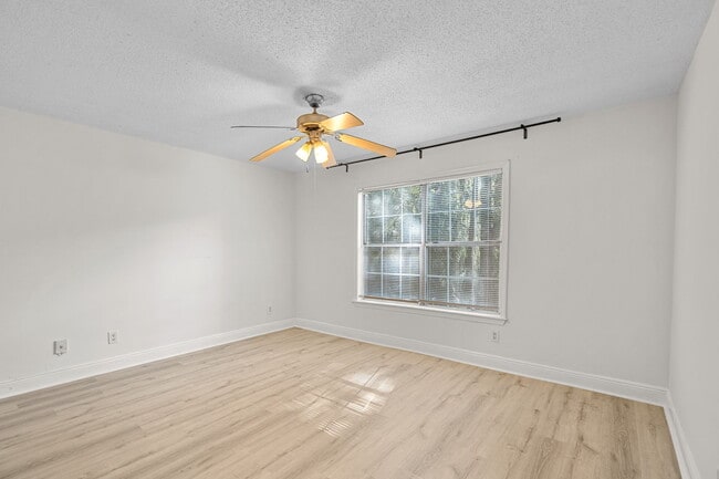 Building Photo - 5207 Santa Fe Pkwy