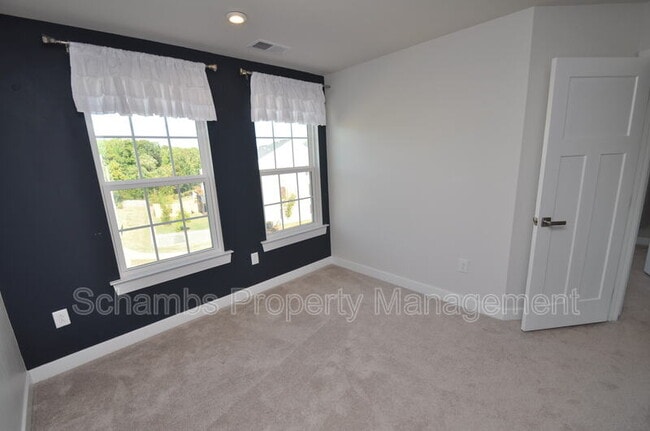 Building Photo - 200 Misty Pike Dr