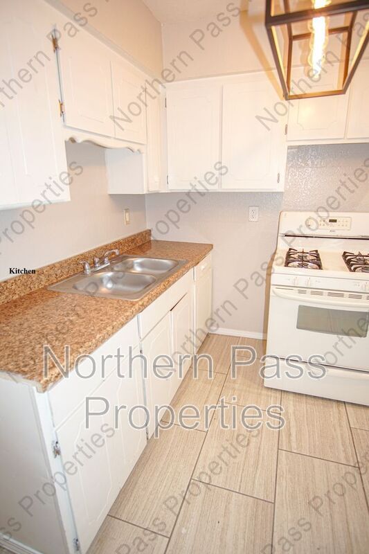 Building Photo - 1025 E Eighth