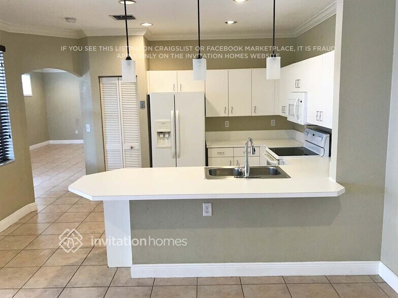 Building Photo - 11205 Sunview Way