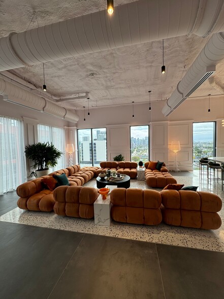 Building Photo - 122 NE 23rd St