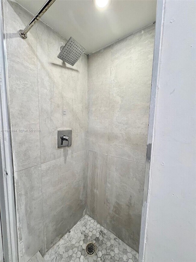 Building Photo - 1332 NE 177th St