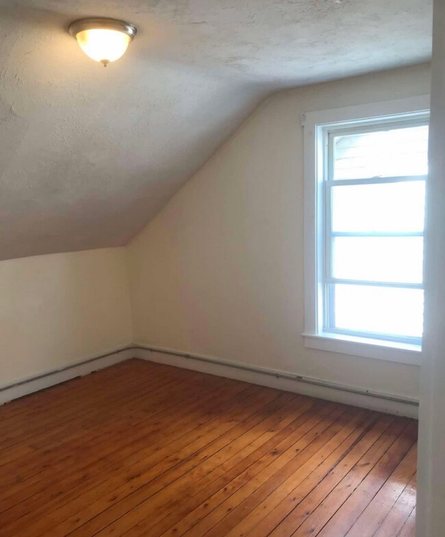 Building Photo - 118 Seabury St