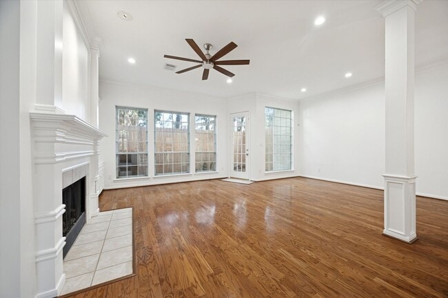 Building Photo - Beautiful Home Near University of St. Thomas