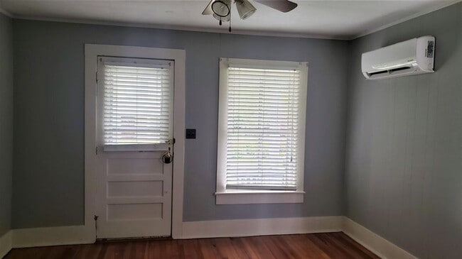 Building Photo - 2 Br 1 BA Cottage