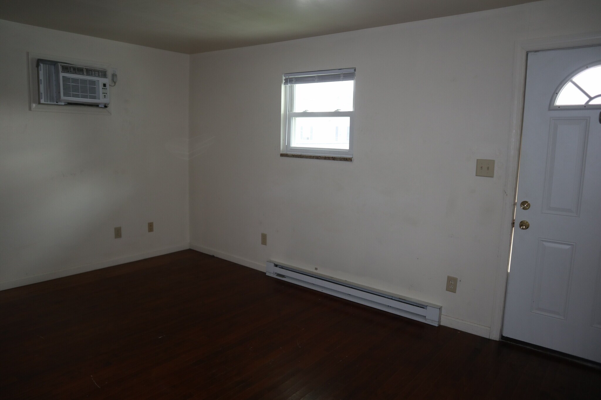 Building Photo - 133 Ash St