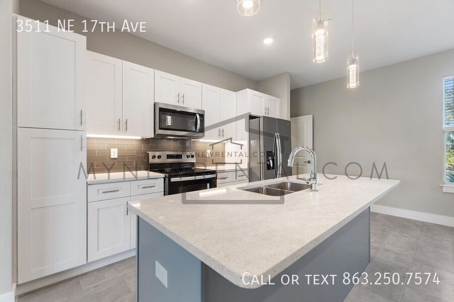 Building Photo - 3511 NE 17th Ave