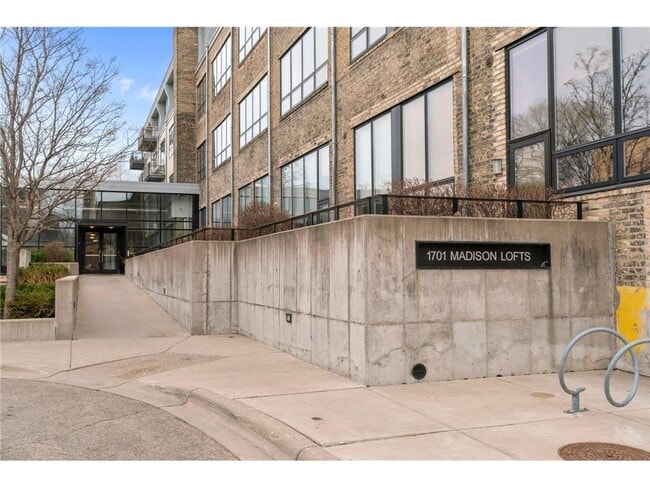 Building Photo - 1701 NE Madison St