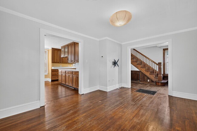 Building Photo - 907 Grandin Ave