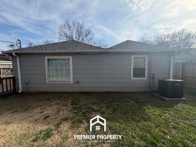 Building Photo - Stunning 3BR Memphis Home with Fenced Backyard & Patio