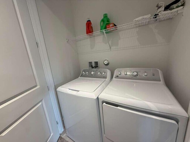 Building Photo - 5348 Sagan Ln