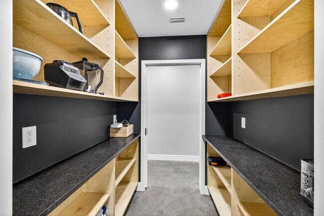 Building Photo - 319 Brentwood Dr