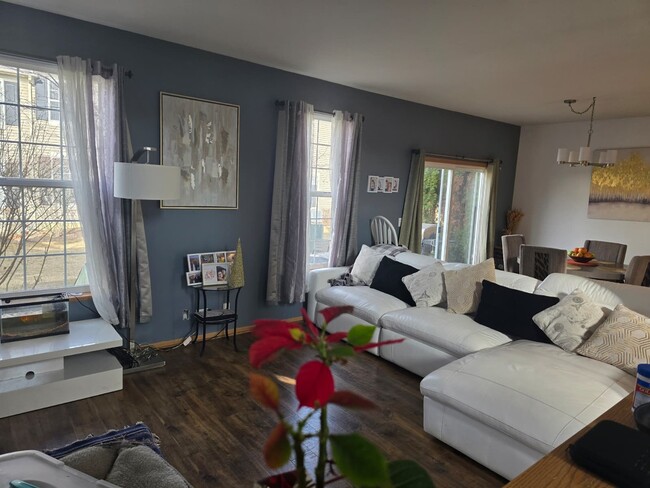 Building Photo - 549 S Jade Ln