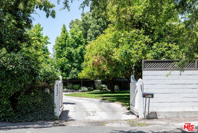 Building Photo - 4537 Agnes Ave