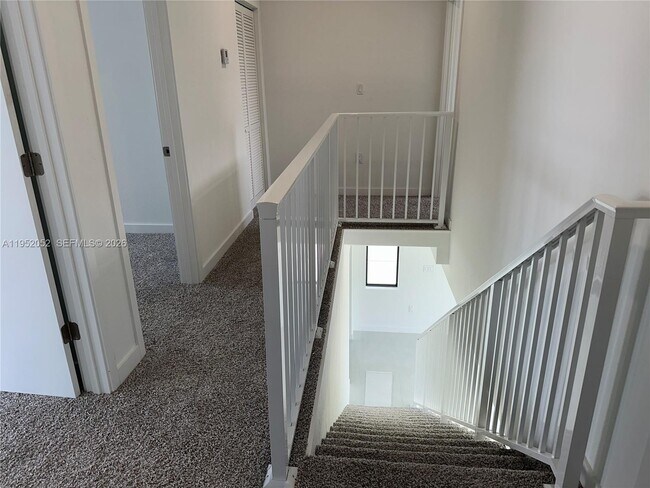 Building Photo - 232 NW 13th Ct