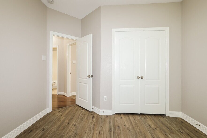 Building Photo - 6815 Durango Creek Dr