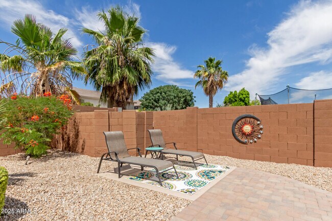 Building Photo - 2560 W Canyon Way