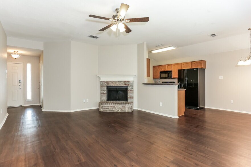 Building Photo - 1124 Sandalwood Dr