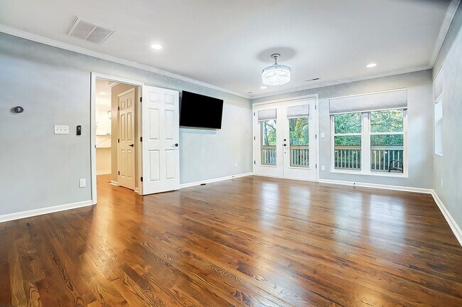 Building Photo - Beautiful Remodeled  Home in Historic Wilmore.