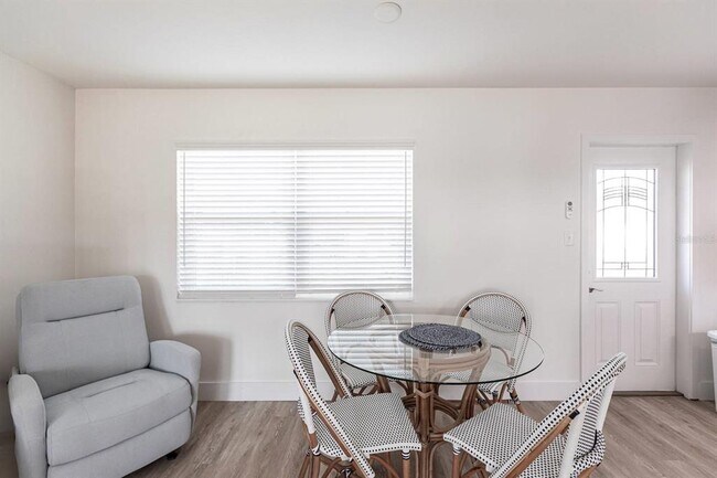 Building Photo - 6020 Midnight Pass Rd