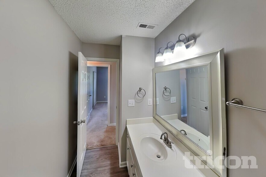 Building Photo - 5862 Mahogany Pl SW