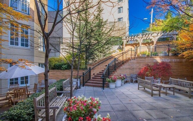 Building Photo - Georgetown Style with Garage PARKING