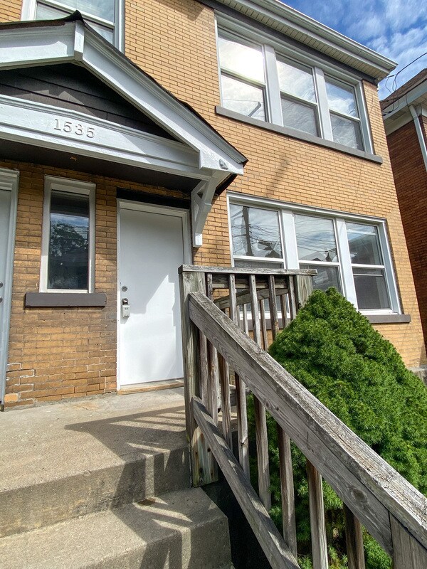 Building Photo - 1535 Fallowfield Ave