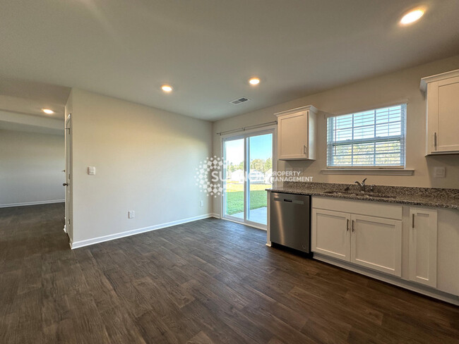 Building Photo - 4 Bedroom 2.5 Bathroom in Dallas NC