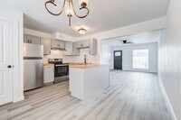 Building Photo - 1701 Johanna Dr