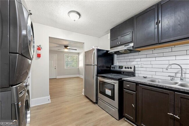 Building Photo - 156 Fairfield Pl NW