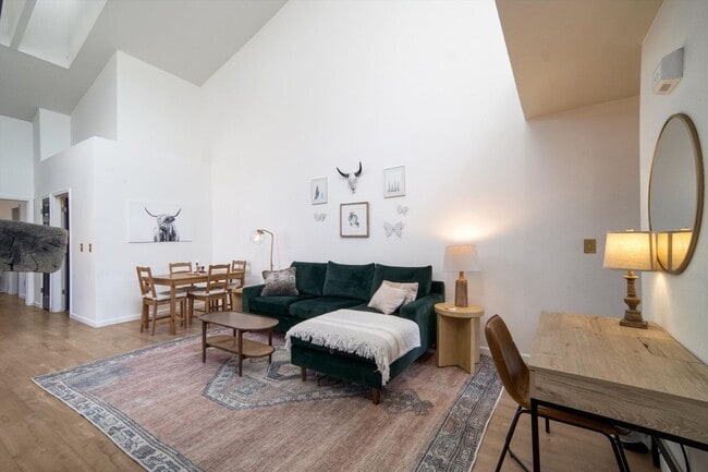 Building Photo - Fantastic Littleton condo  2 bedrooms and ...